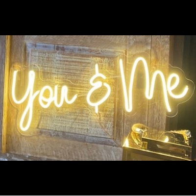 Luminoso Neon Led “You & Me”, em base de acrílico